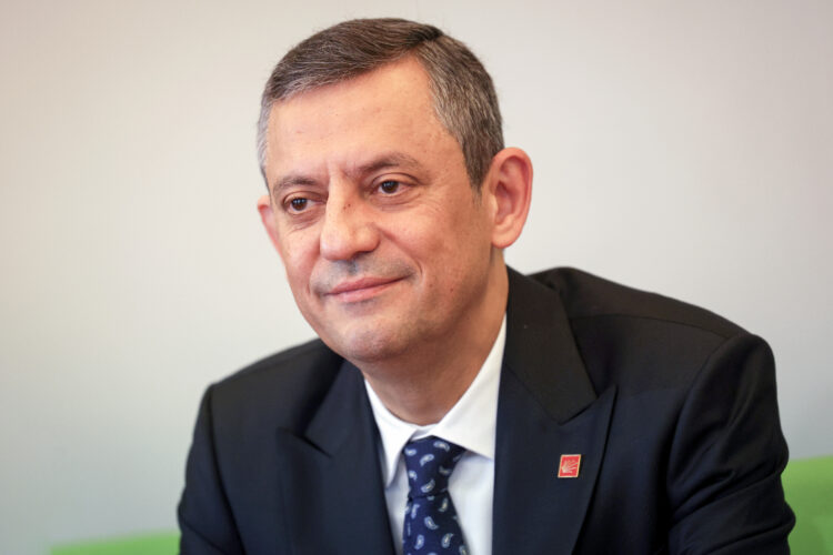 Özgür Özel: “Diyalog ve dayanışma gereken bir dönemdeyiz”