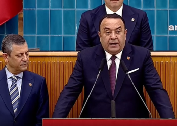 İYİ Parti’den istifa eden Adnan Beker CHP’ye katıldı