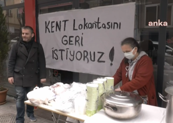 Şişli’de kapatılan Kent Lokantası önünde halk sofrası kuruldu…