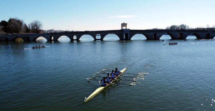 Meriç Nehri’nde 125 sporcu şampiyonluk için kürek çekiyor
