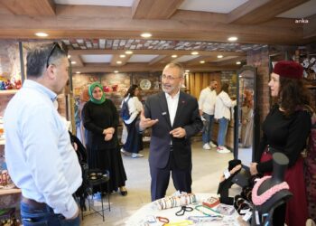Eyüpsultan Belediye Başkanı Özmen, Dayanışma Durağı’nı ziyaret etti