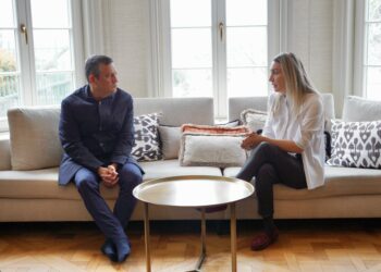 Özgür Özel İstanbul’da: İlk adresi İmamoğlu’nun evi oldu!