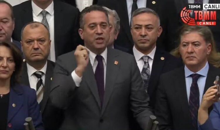 CHP’den TBMM’de kürsü işgal eylemi…