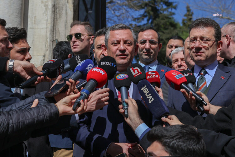Özel ve İmamoğlu, Hırka-i Şerif Camii’nde birlikte cuma namazı kıldı