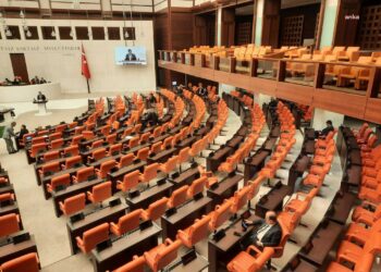 Emekli ikramiyesi kanun teklifi görüşmeleri… AKP sıraları boş kaldı