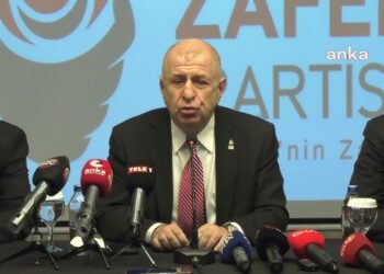 Özdağ: “Kahrolsun istibdat, yaşasın hürriyet”