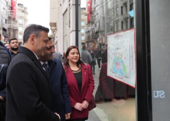 Çocuklardan İstiklal Caddesi’nde 23 Nisan’a özel açık hava sergisi