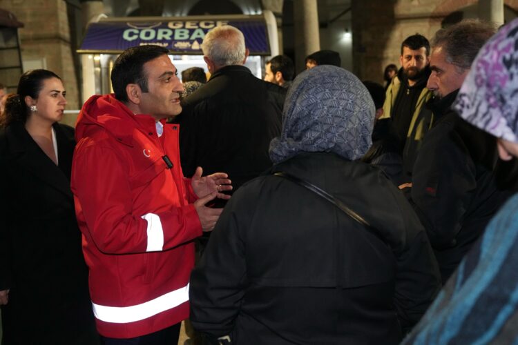 Beyoğlu Belediyesi deprem sonrası vatandaşların yanında