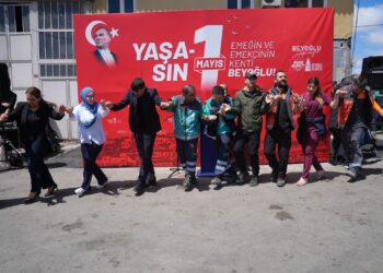 Beyoğlu’nun emekçileri 1 Mayıs’ı halay çekerek kutladı