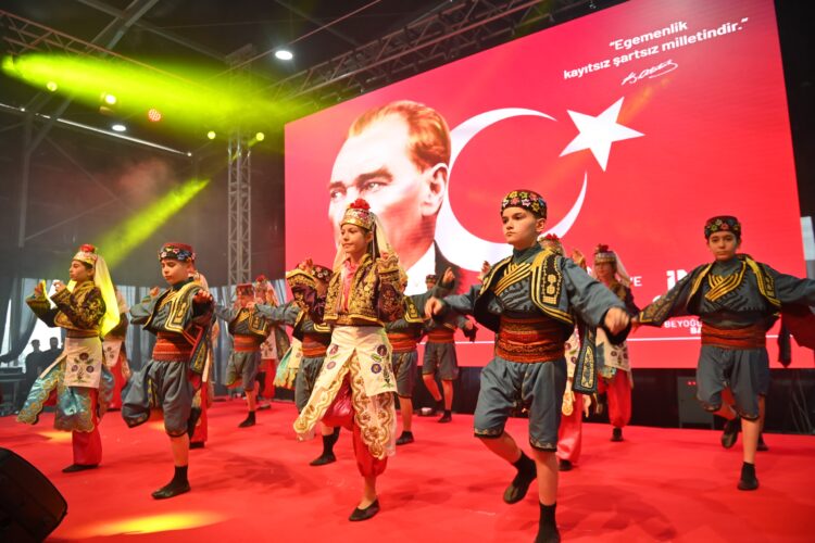 Beyoğlu’nun çocuklarına her gün bayram