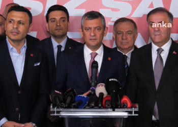 Özgür Özel İBB’de: “Biz bu binadan çıkarsak Türkiye’yi yönetmeye gideriz”