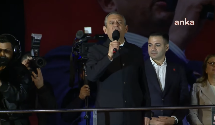 Özgür Özel:” Erken seçim için meydanlar bizimdir, sokaklar bizimdir”