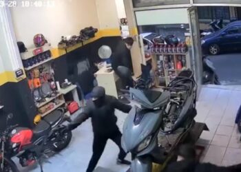 Beyoğlu’nda motosiklet tamirhanesine silahlı baskın