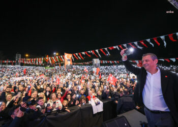Özgür Özel: “CHP’yi ve toplumsal muhalefeti yeniden sokakla tanıştırıyoruz”