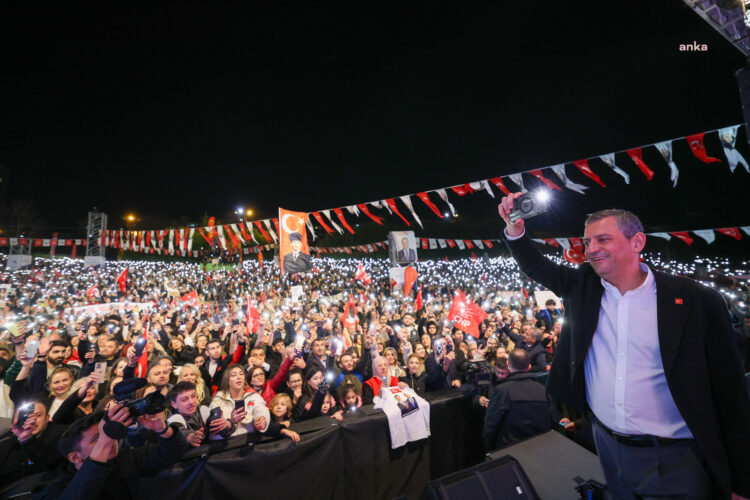 Özgür Özel: “CHP’yi ve toplumsal muhalefeti yeniden sokakla tanıştırıyoruz”