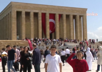 23 Nisan’da Anıtkabir’i 236 bin kişi ziyaret etti