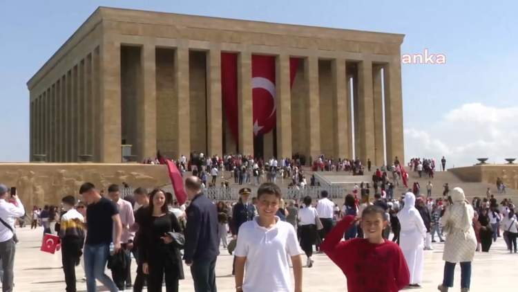 23 Nisan’da Anıtkabir’i 236 bin kişi ziyaret etti