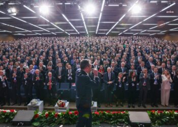 CHP’nin 21’inci Olağanüstü Kurultayı… Özgür Özel’in anahtar listesi delegeler tarafından onaylandı