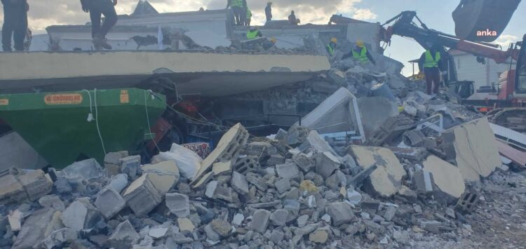 Depremde 19 kişinin hayatını kaybettiği Akar Apartmanı davasında tahliye kararı