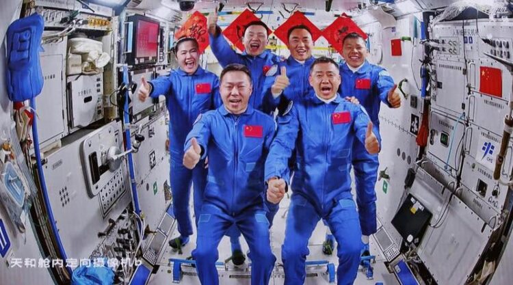 Çin’in Shenzhou-19 astronotları salı günü Dünya’ya dönüyor