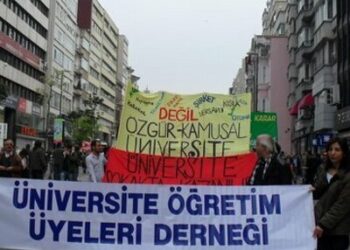 Öğretim üyelerinden ortak açıklama: “Gençlerin tutuklanması kabul edilemez”