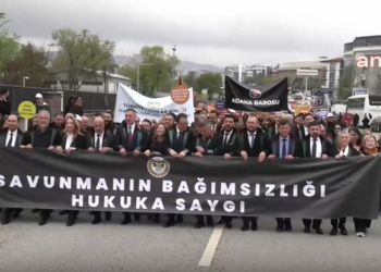 Avukatlardan “Savunmanın Bağımsızlığı Hukuka Saygı” yürüyüşü…