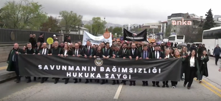 Avukatlardan “Savunmanın Bağımsızlığı Hukuka Saygı” yürüyüşü…
