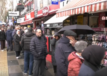 Vatandaşlar şimdi de ”ucuz yumurta” kuyruğunda