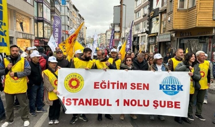 Kadıköy’de 1 Mayıs: Sendika kortejlerinden alana yürüyüşler başladı