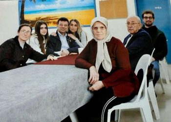 İmamoğlu, ailesiyle görüşmesi sırasında çekilmiş fotoğrafı paylaştı