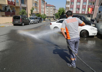 Eyüpsultan Belediyesi’nden Yeşilpınar Mahallesi’nde temizlik çalışması