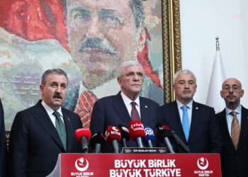 Dervişoğlu: “Atatürk’ün en büyük eseri cumhuriyetin bir savunucusuyum”