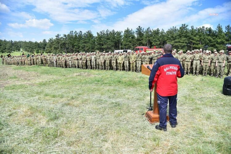 Balıkesir İtfaiyesi’nden askeri personele yangına ilk müdahale eğitimi