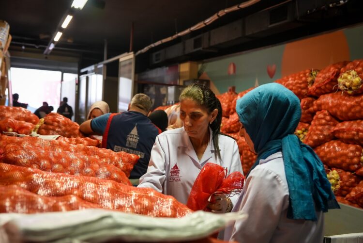 Beyoğlu Belediyesi’nden Hataylı çiftçilere destek