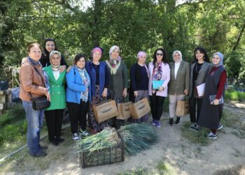 Eyüpsultan Belediyesi’nden çiftçilere 14 Mayıs ziyareti