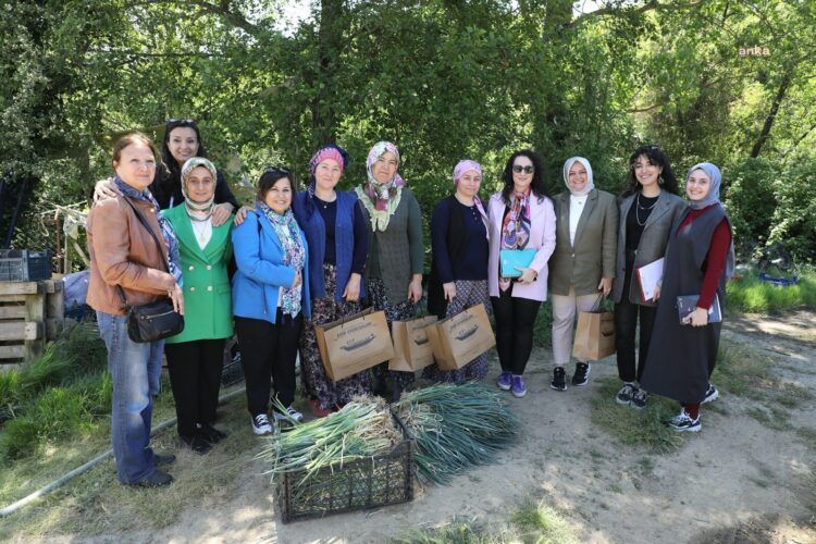 Eyüpsultan Belediyesi’nden çiftçilere 14 Mayıs ziyareti