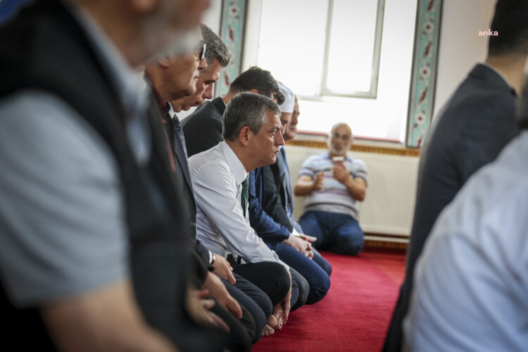 Özgür Özel, madenciler için düzenlenen mevlit programına katıldı