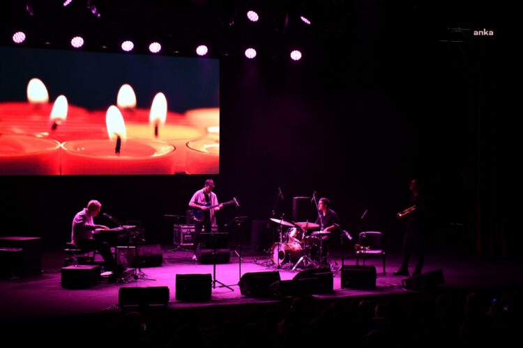Sanatseverlerden Balıkesir Büyükşehir Belediyesi’nin caz konserine yoğun ilgi