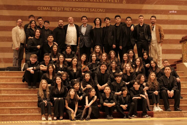 Balıkesir Büyükşehir Belediyesi MOD10 Gençlik Orkestrası, İstanbul’da sahne aldı