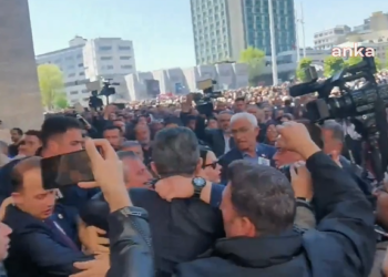 Özgür Özel’e cenaze çıkışı yumruklu saldırı!