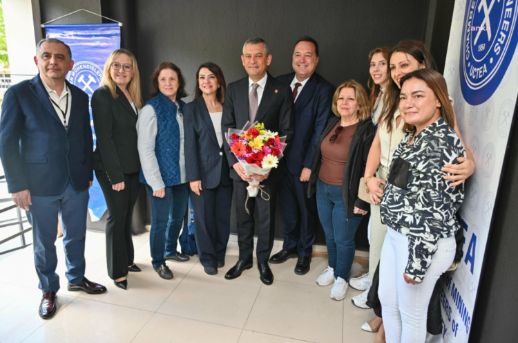 Özgür Özel: “Tüm meslektaşlarımın14 Mayıs Eczacılık Günü’nü kutluyorum”