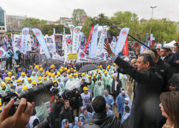 Özgür Özel: “Güçlü iktidarlar meydanları yasaklamaz”