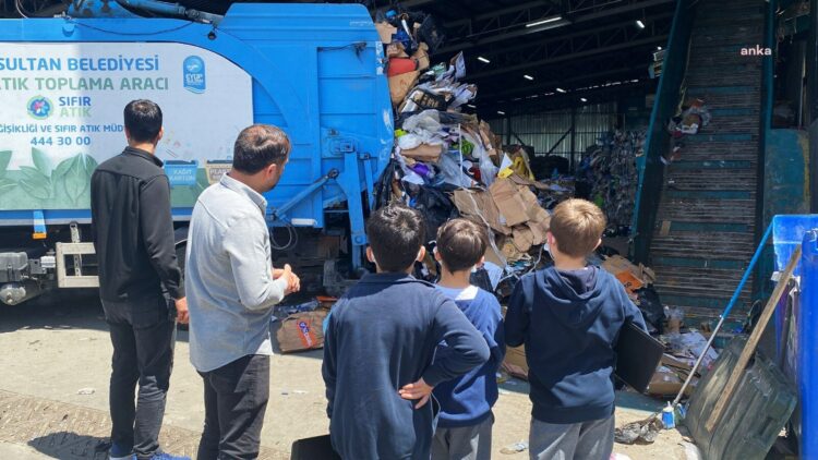 Eyüpsultan Sıfır Atık Merkezi’nden öğrencilere çevre bilinci kazandıran eğitim
