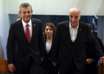 CHP, asgari ücrete ara zam için sendikaları ziyaret edecek