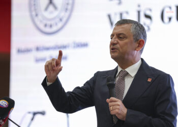 Özgür Özel: “Bundan sonra da hep birlikte mücadele edeceğiz”