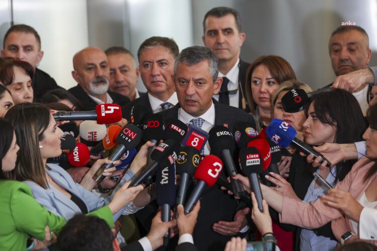 Özgür Özel’den Akın Gürlek’e: “Ne demek antetsiz kağıda dedikodu basın bülteni”