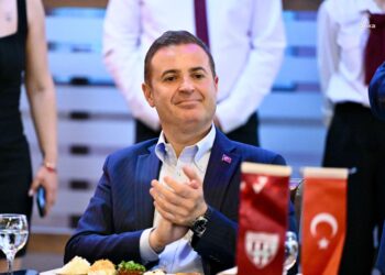 Balıkesir Büyükşehir Belediye Başkanı Akın’dan Bandırmaspor’a destek