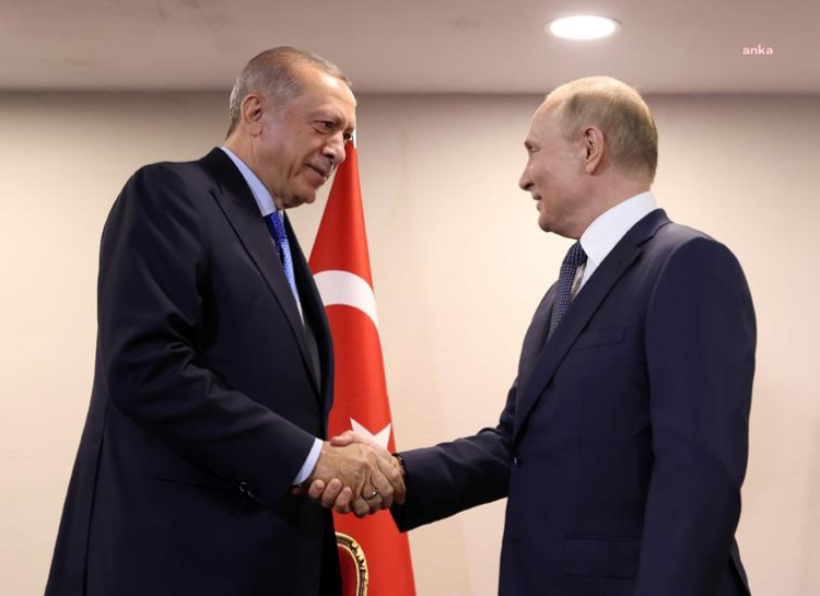 Erdoğan’dan Putin’e: “Barış müzakerelerine ev sahipliği yapmaya hazırız”