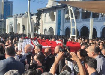 Sırrı Süreyya Önder son yolculuğuna uğurlandı