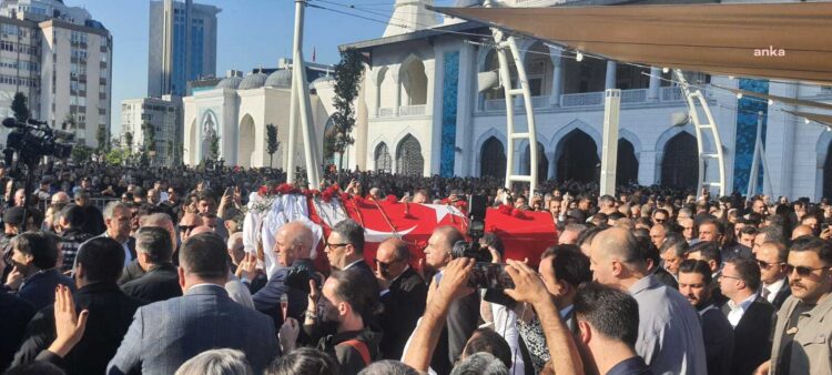 Sırrı Süreyya Önder son yolculuğuna uğurlandı